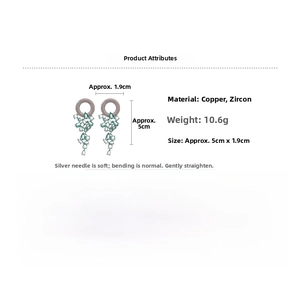 Détails des boucles d'oreilles pendantes avec zircons turquoise et violets et dimensions