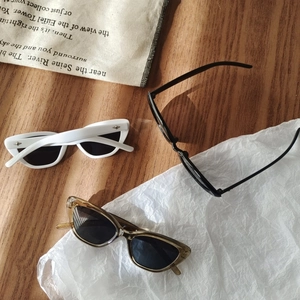 Vintage retro cat eye sunglasses for kids in black, white and brown colors