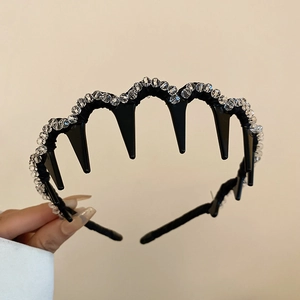 Detail of wavy toothed U-shaped headband with clear crystals and non-slip grip