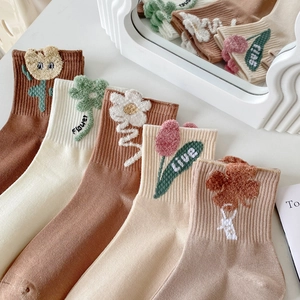 Women Crew Socks Combed Cotton Breathable Soft Japanese Style Floral Embroidery Mid Calf Casual Fashion Hosiery