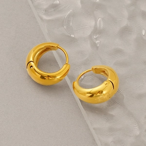 Modern 18k gold plated stainless steel 18mm chunky hoop earrings with polished finish