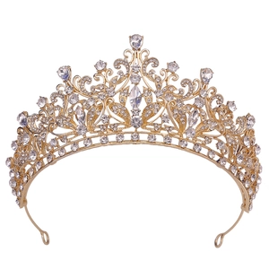 Macro detail of luxury gold bridal tiara featuring intricate crystal floral patterns