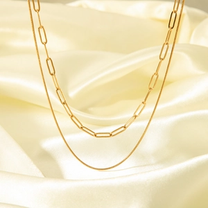 Collana a doppio strato in acciaio inossidabile placcato oro 18K con catena snake e clip
