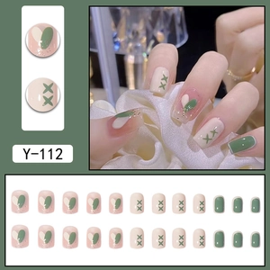 Short press-on nails with heart patterns and glitter in pink and green, 24pcs set