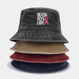 Chapeaux bob en coton lavé en quatre couleurs avec broderie Never Give Up et ruban