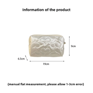 Detailed size specifications for a heart-quilted gold makeup bag measuring 19x9x6.5 cm