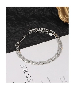 Detail of silver pig nose chain bracelet with lobster clasp and adjustable link