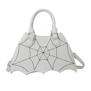 Petit sac à bandoulière blanc avec motif toile d'araignée et bord inférieur gothique