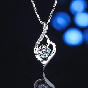 Heart Pendant Necklace 925 Sterling Silver Sparkling Moissanite Clavicle Chain Elegant Jewelry Women