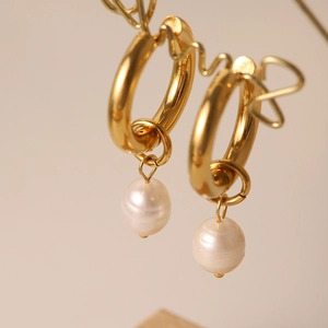 French vintage freshwater pearl hoop earrings in 18k gold plated titanium steel