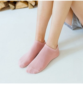 Detail view of pink cotton boat socks featuring a ribbed texture and elastic cuff design