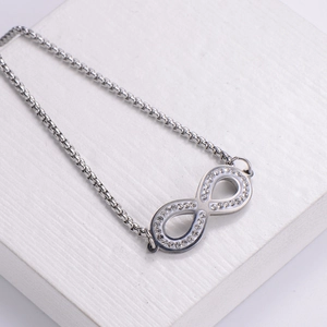 Bracelet infini en argent avec cristaux scintillants sur chaîne réglable, minimaliste