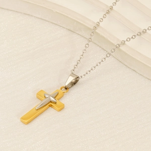 Collier avec pendentif croix bicolore en acier inoxydable doré et argenté superposés