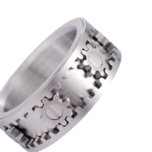 Anello con ingranaggio rotante industriale in acciaio inossidabile argento spazzolato