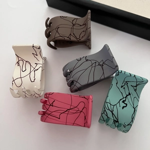 Matte Resin Hair Claw Clips With Abstract Black Line Patterns French Retro Strong Hold Hair Accessories For Women
