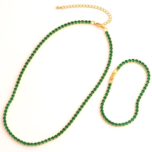 Emerald green zircon necklace and bracelet set with gold-plated box chain on white background