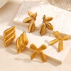 Ensemble de boucles d'oreilles en acier inoxydable doré avec motifs feuille et nœud