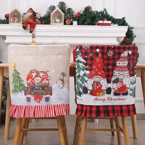 Housses de chaise de Noël avec motifs gnomes et camion rouge pour décor de fête