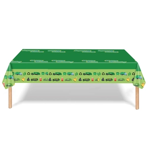Détail de nappe d'anniversaire verte avec motifs de camion poubelle et bacs de recyclage