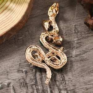 Detailed back view of gold dragon brooch with pin structure and 8.0cm size dimensions