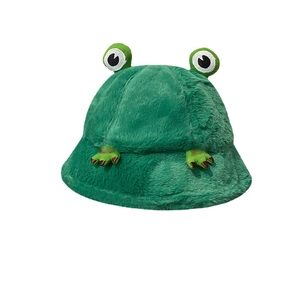 Cute green plush frog bucket hat with big eyes and 3D limbs for winter warmth