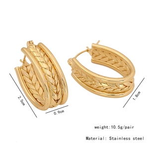 Detailed dimensions of gold stainless steel twisted hoop earrings with size and weight specs