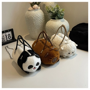 Borse in peluche a forma di panda, capibara e pecora con tracolle in pelle e catene