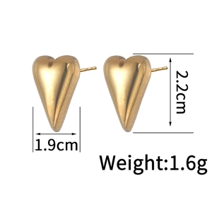 Detail of 18K gold heart stud earrings with 1.9cm width and 2.2cm height dimensions