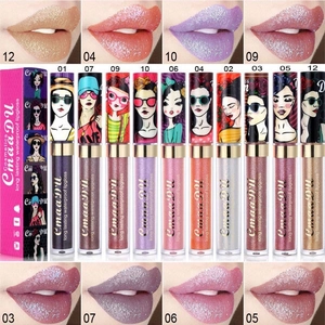Macro-weergave van diverse lipgloss-kleuren in levendige glinsterende tinten
