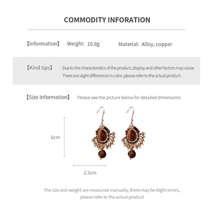 Tableau des dimensions et spécifications des boucles d'oreilles perles rétro en anglais