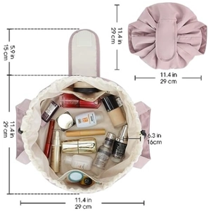 Trousse à maquillage rose à cordon montrant les dimensions ouverte et fermée