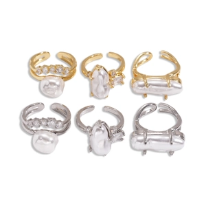 Set of 6 Baroque pearl rings with zircon in gold and silver finish adjustable bands