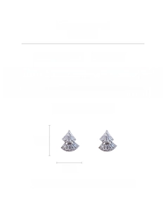 Dettaglio orecchini albero di Natale in argento con zirconi, dimensioni 1,8cm x 1,4cm