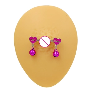 Piercing capezzolo a cuore rosa con campanelli e incisione in acciaio inossidabile