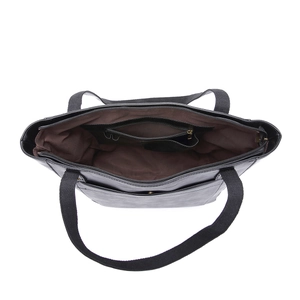 Vue de dessus de l'intérieur du cabas en cuir noir avec poche zippée et doublure marron