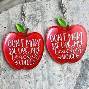 Boucles d'oreilles pommes rouges brillantes en acrylique avec citation enseignant