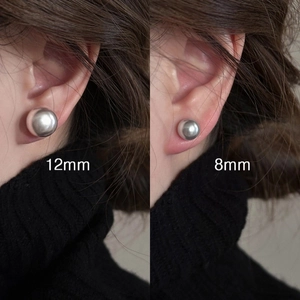 Orecchini a perno in argento retrò da 8mm e 12mm con design a sfera lucida