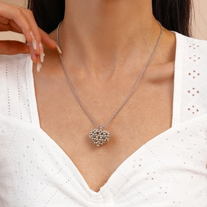 Collier Pendentif Coeur Acier Titane Texture Micro Perles Creuses Chaîne Clavicule Minimaliste Bijoux Tendance Femmes Argent