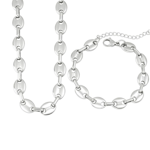 Vista dettagliata del set collana e bracciale a maglia di chicchi di caffè argento