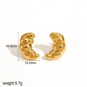Polished golden croissant stud earrings in stainless steel with size and weight markers