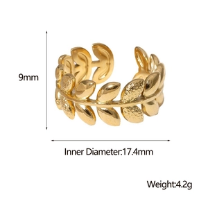 Detailed size chart of adjustable 18K gold olive leaf ring with width and weight info