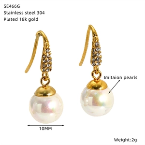 Detailed specs of 18K gold plated stainless steel pearl earrings with dimensions and weight