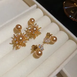 Set di orecchini a perno placcati in oro 18K con motivi a raggiera e fiocco elegante