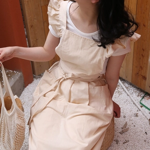 Tablier en coton et lin beige avec volants et poche avant pour la cuisine et la pâtisserie
