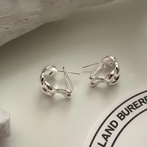 Modern minimalist 925 sterling silver chain link earrings with twisted metal texture