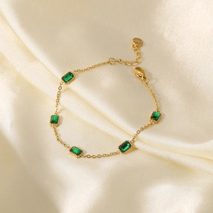 Bracelet en acier inoxydable plaqué or 14K avec cinq zircons rectangulaires vert émeraude