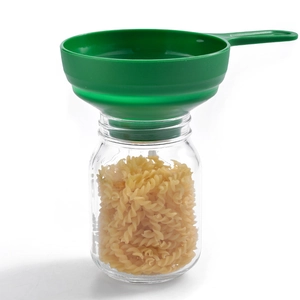 Imbuto verde in plastica PP a bocca larga con manico per riempire pasta in un barattolo