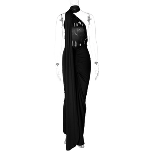 Detailansicht eines schwarzen One-Shoulder-Abendkleids mit elegantem Faltenwurf