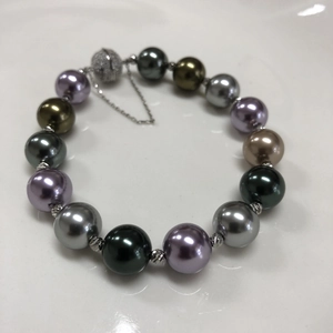 Morandi-colored pearl bracelet with multi-color pearls and diamond-studded magnetic clasp