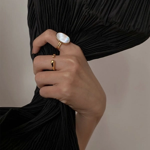 Golden two-piece ring set with white mother of pearl inlay and teardrop open band